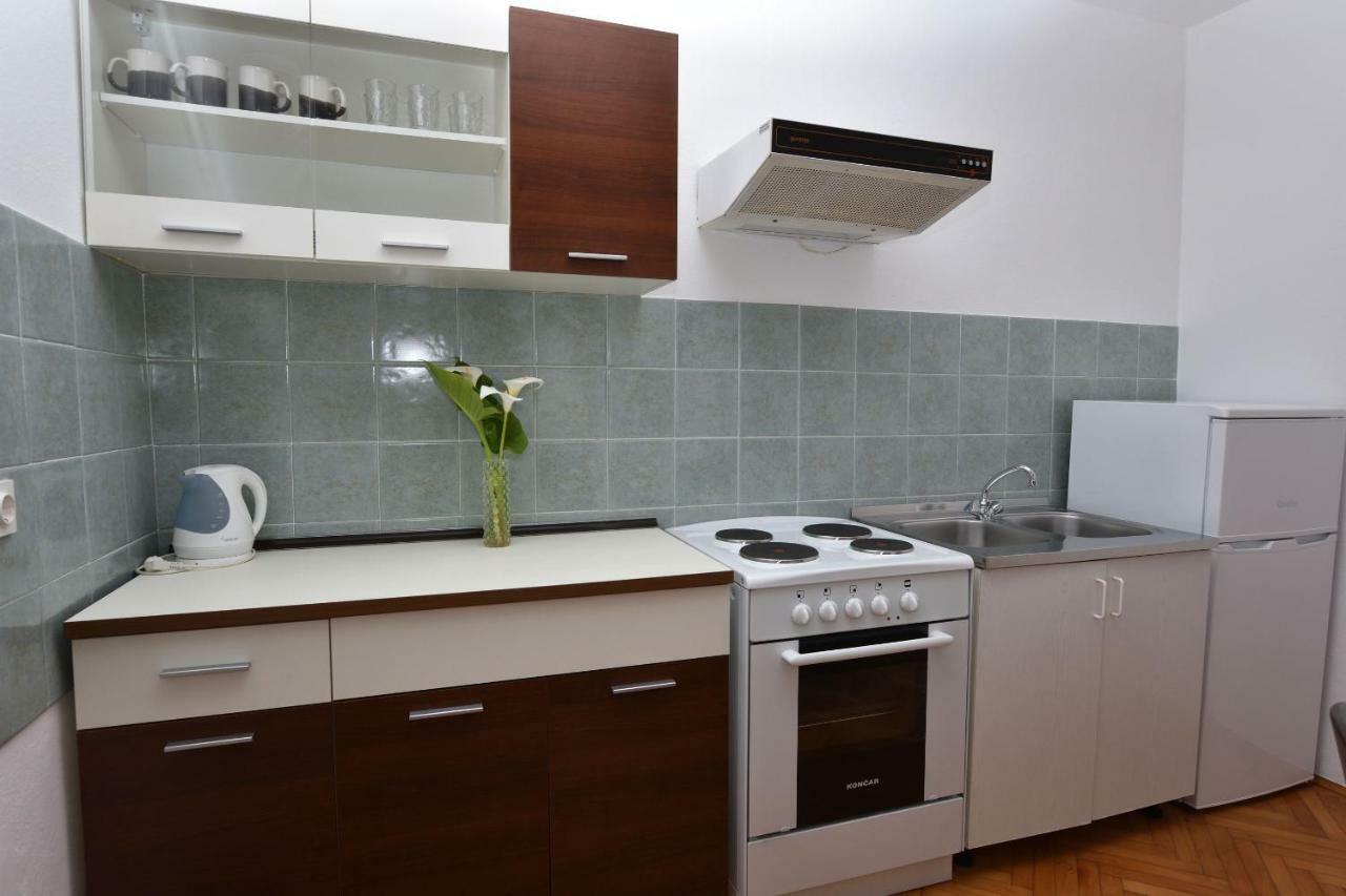 Apartments Katica Примоштен Экстерьер фото