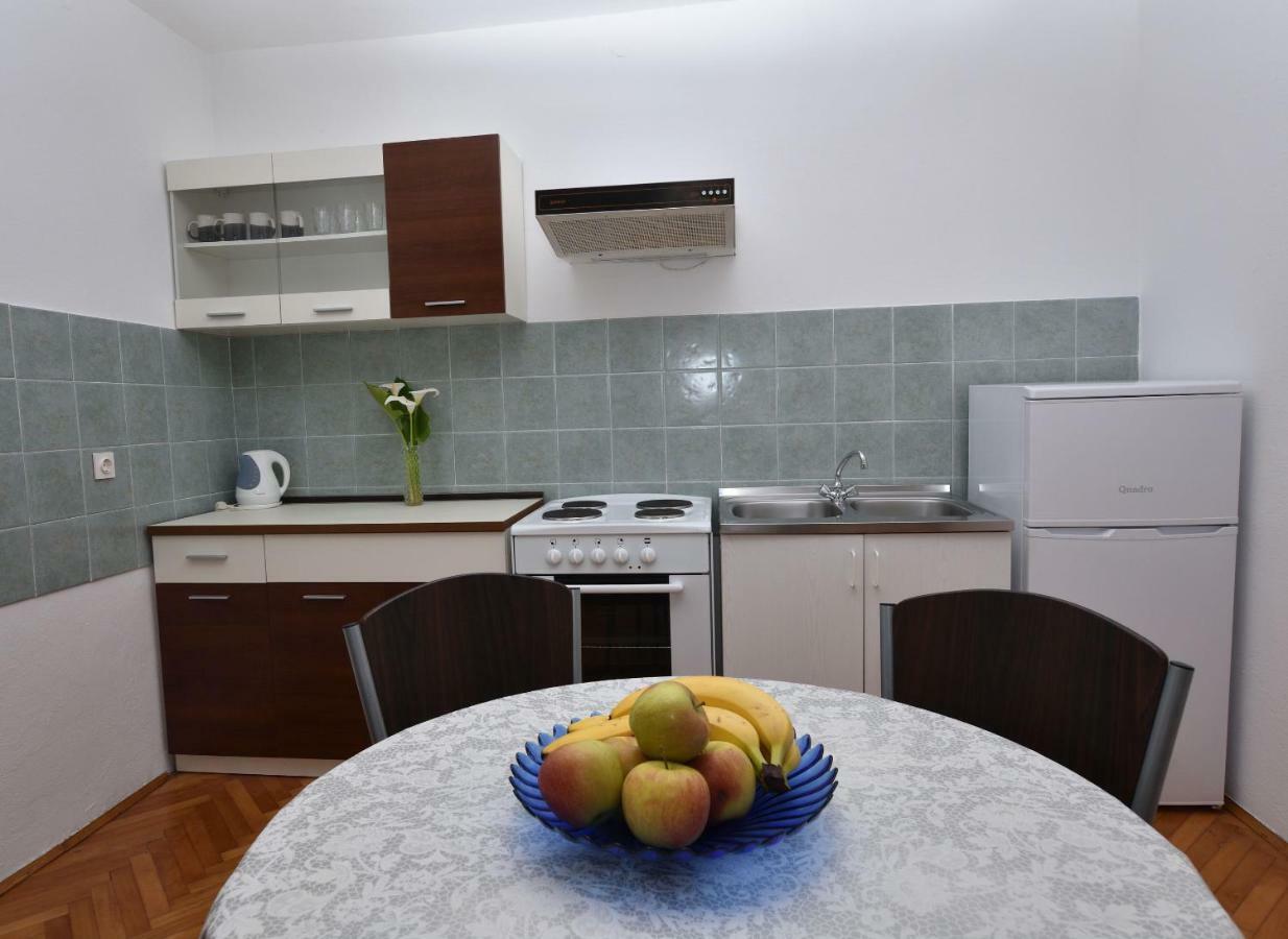 Apartments Katica Примоштен Экстерьер фото